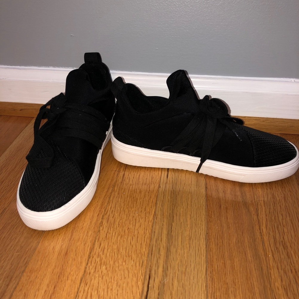 Steve Madden casual black and white sneakers